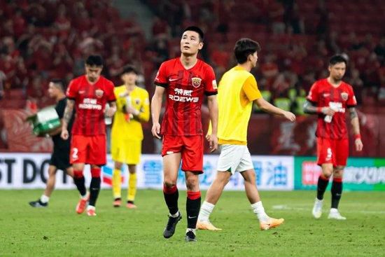 莫兰特解禁复出得到34分、6个篮板和8次助攻，他突破打进压哨绝杀，灰熊队在客场逆转最多24分，他们以115-113险胜新奥尔良鹈鹕队（16胜12负）。